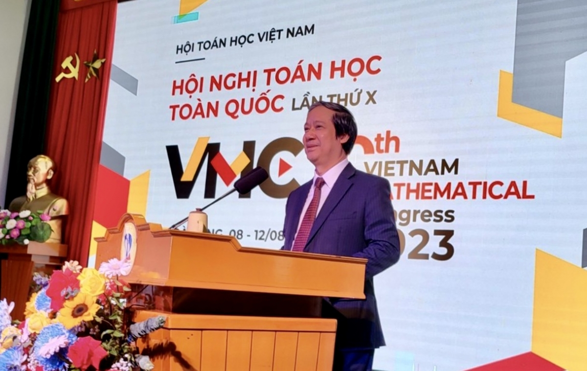 Bộ trưởng Bộ GD&ĐT Nguyễn Kim Sơn phát biểu tại Hội nghị