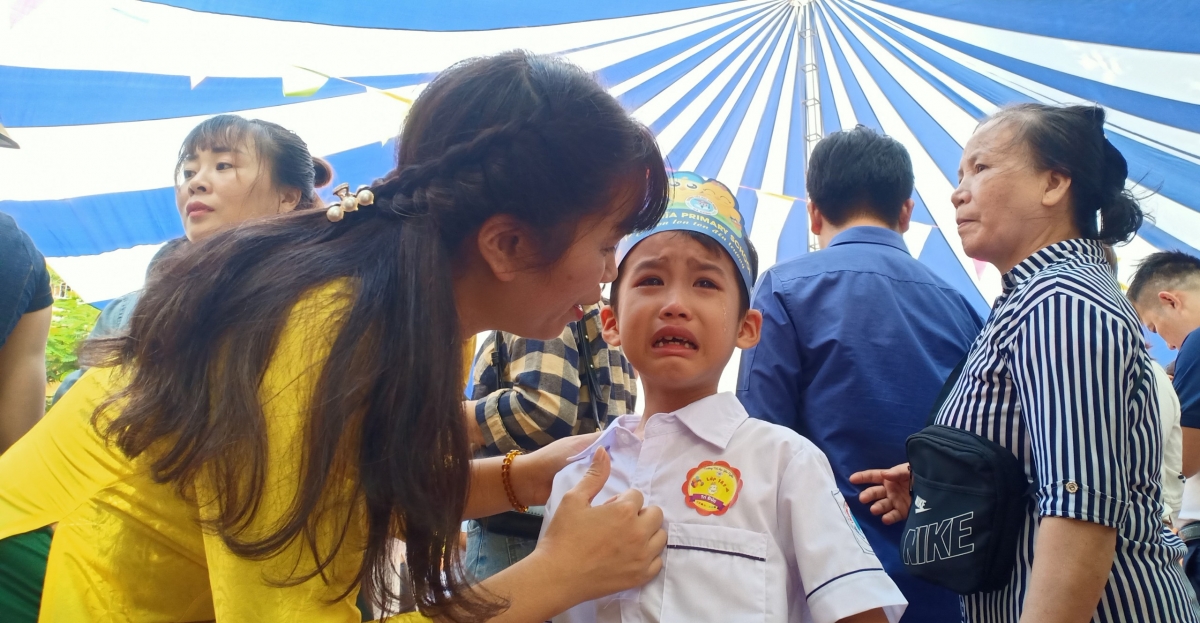 Chưa bỏ thói quen khóc nhè...