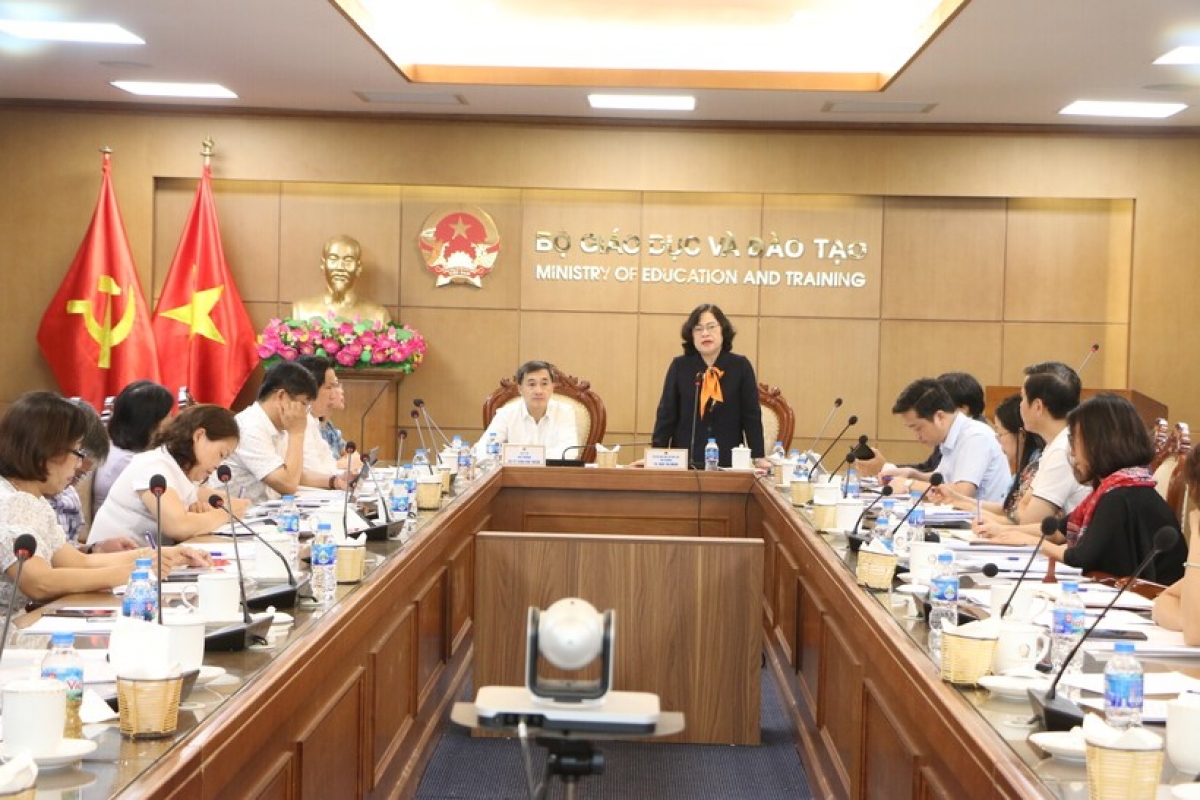 Thứ trưởng Bộ GD&ĐT Ngô Thị Minh và Thứ trưởng Bộ Y tế Trần Văn Thuấn đồng chủ trì hội thảo.