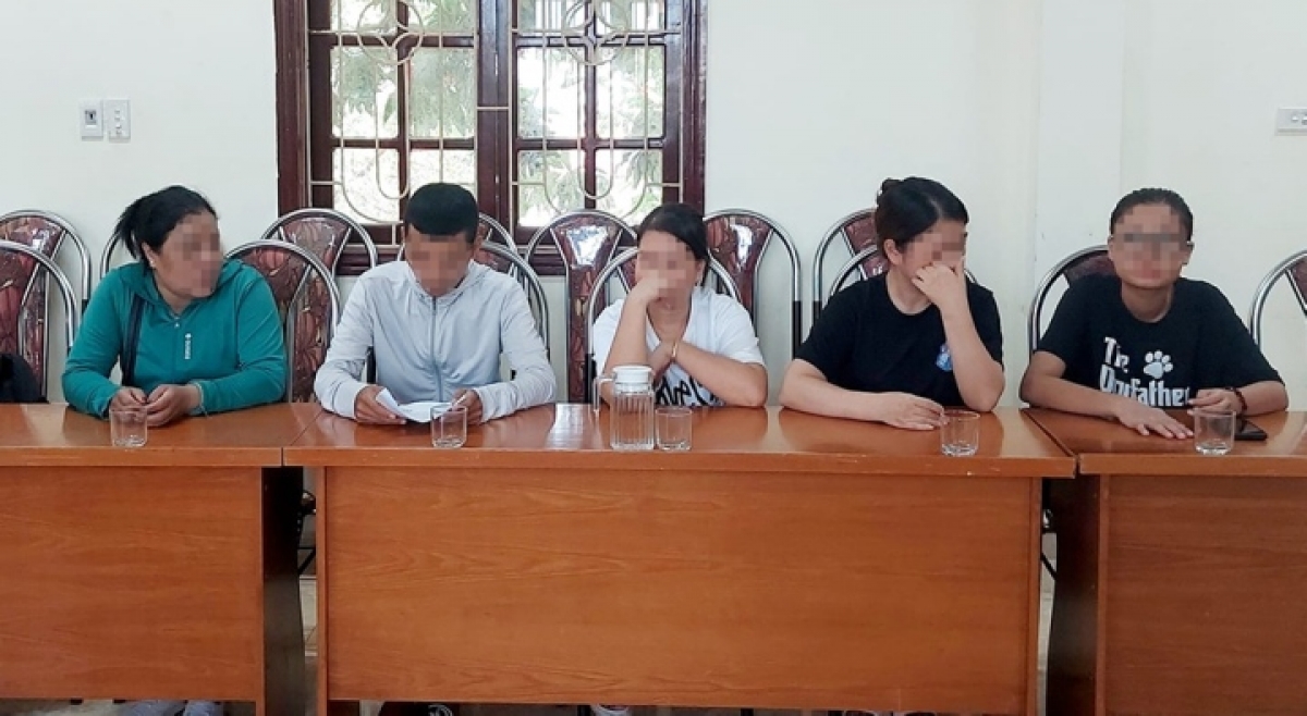 Nhóm "Bông Hồng Đen – Cầu Vồng Đen" có 5 thành viên, trong đó có một thành viên đã tham gia lớp tập huấn về Tư vấn xét nghiệm HIV tại cộng đồng.