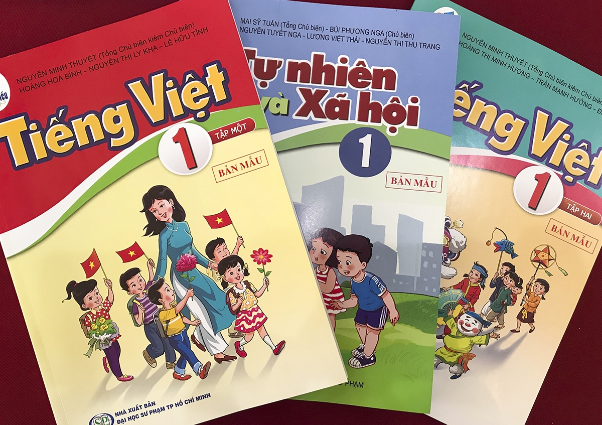 Chính phủ yêu cầu Bộ GD-ĐT Khẩn trương có giải pháp khắc phục những hạn chế, bất cập nêu tại Báo cáo giám sát của UB Thường vụ Quốc hội, trong đó có việc chuẩn bị nội dung một bộ sách giáo khoa của Nhà nước