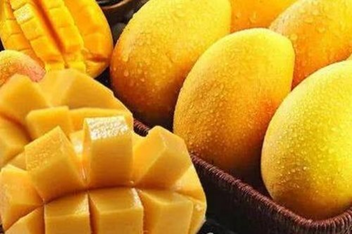 Mọi người không nên ăn quá nhiều các loại quả có nhiều đường vào mùa hè