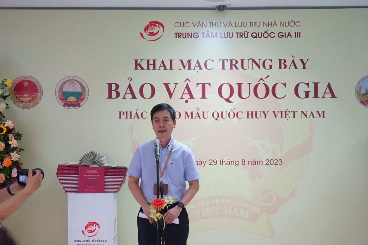 Ông Đặng Thanh Tùng - Cục trưởng Cục Văn thư và Lưu trữ nhà nước phát biểu tại lễ khai mạc trưng bày. Ảnh: BTC