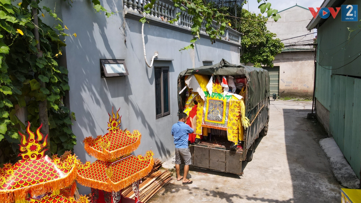 Ngày nay, nhu cầu dùng vàng mã ở các đô thị lớn như Hà Nội và các tỉnh lân cận cũng giảm đi đáng kể bởi nguy cơ cháy nổ, những mô hình vàng mã lớn thường được các đền, phủ, miếu đặt hàng để phục vụ cúng lễ xá tội vong nhân…