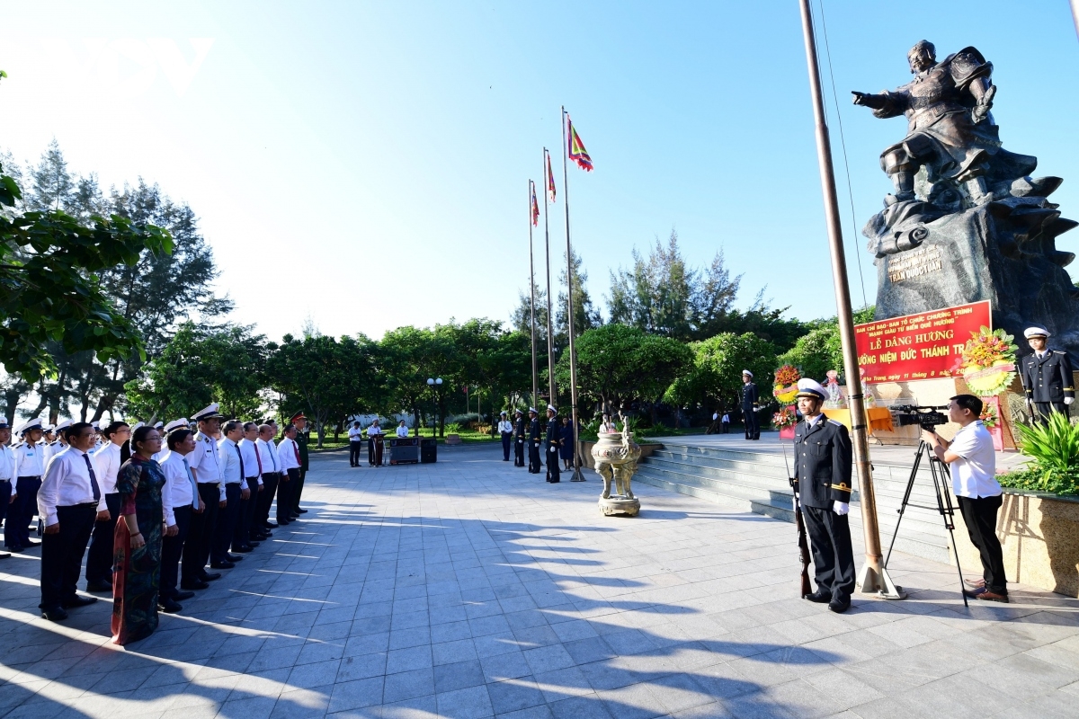 Trước anh linh “Đức Thánh Trần” và các anh hùng, liệt sĩ, Ban Chỉ đạo - Ban tổ chức Chương trình “Mạnh giàu từ biển quê hương” và các đại biểu hứa phát huy truyền thống tốt đẹp của dân tộc Việt Nam; luôn đoàn kết, nhất trí, năng động, sáng tạo, vượt qua mọi khó khăn, thử thách để hoàn thành xuất sắc mọi nhiệm vụ; góp phần hun đúc tinh thần tự hào, tự tôn dân tộc; ý chí quyết tâm bảo vệ vững chắc chủ quyền biển, đảo và thềm lục địa thiêng liêng của Tổ quốc; nêu cao ý thức giữ gìn và phát triển tiềm năng đa dạng của biển, đảo