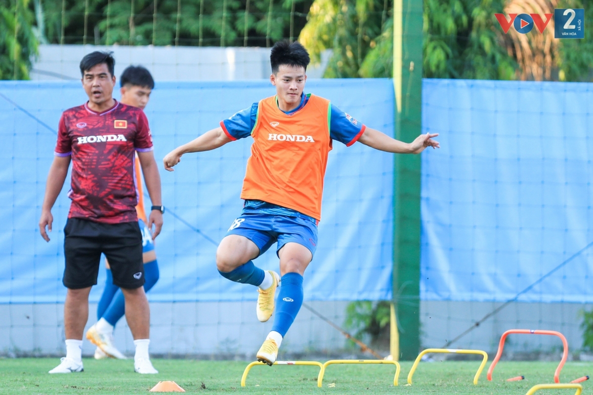 Tiền đạo Nguyễn Thanh Nhàn dẫn đầu danh sách ghi bàn tại Giải Hạng nhất Quốc gia với 10 bàn thắng