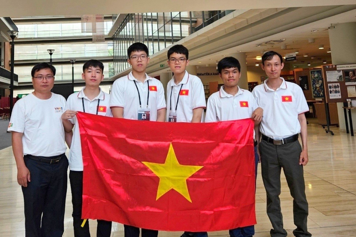 Đoàn học sinh Việt Nam dự thi Olympic Tin học quốc tế (IOI) năm 2023