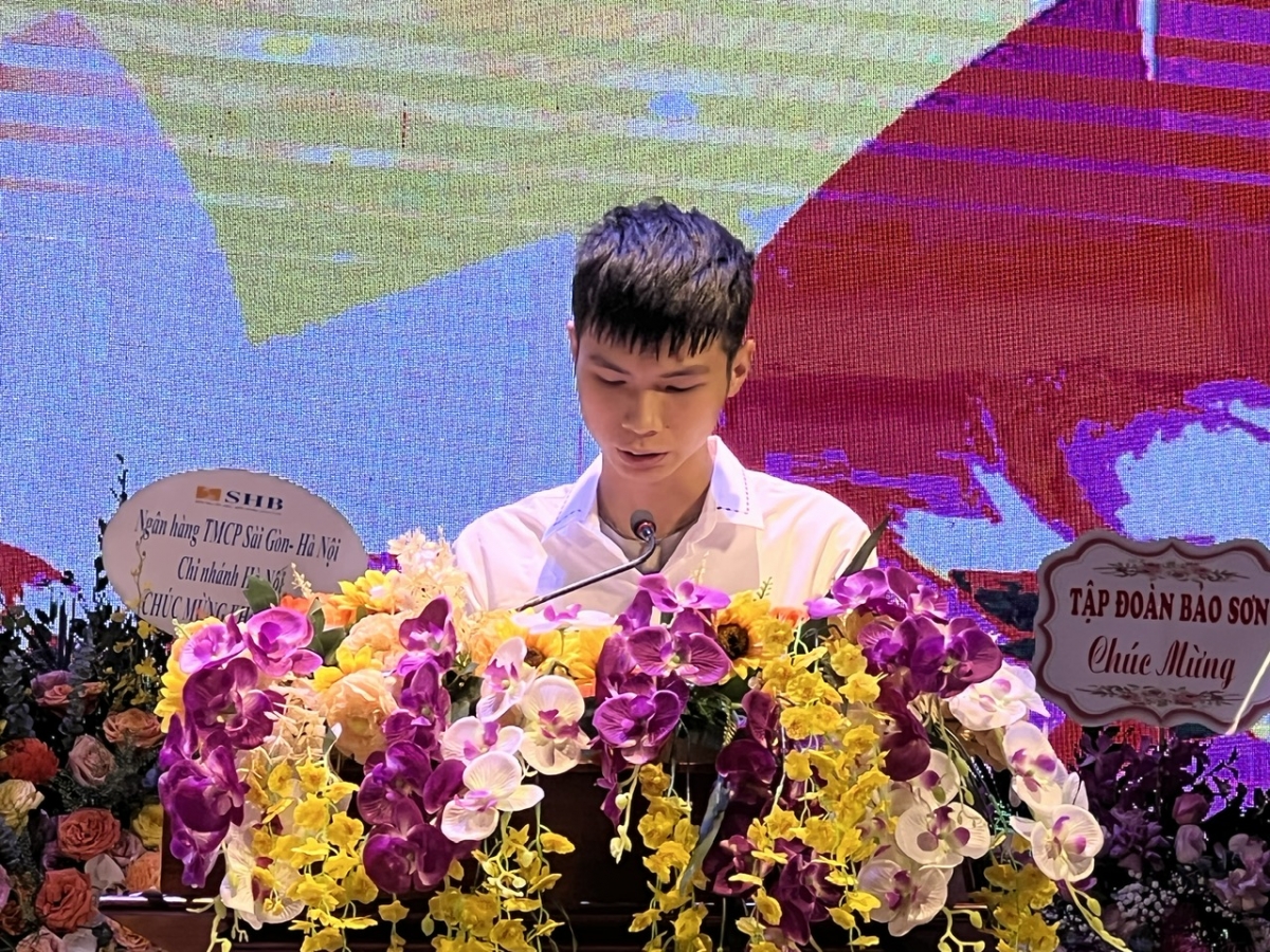 Em Phạm Văn Giang - thủ khoa ngành trí tuệ nhân tạo, Khoa Công nghệ thông tin K 65 phát biểu 