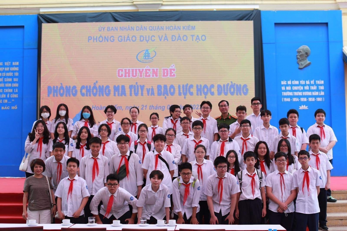 "Phản hồi của các cháu như cái phản lực trở lại mình, trở thành động lực để tôi đi làm công tác tuyên truyền" -Trung tá Phạm Cánh Quân