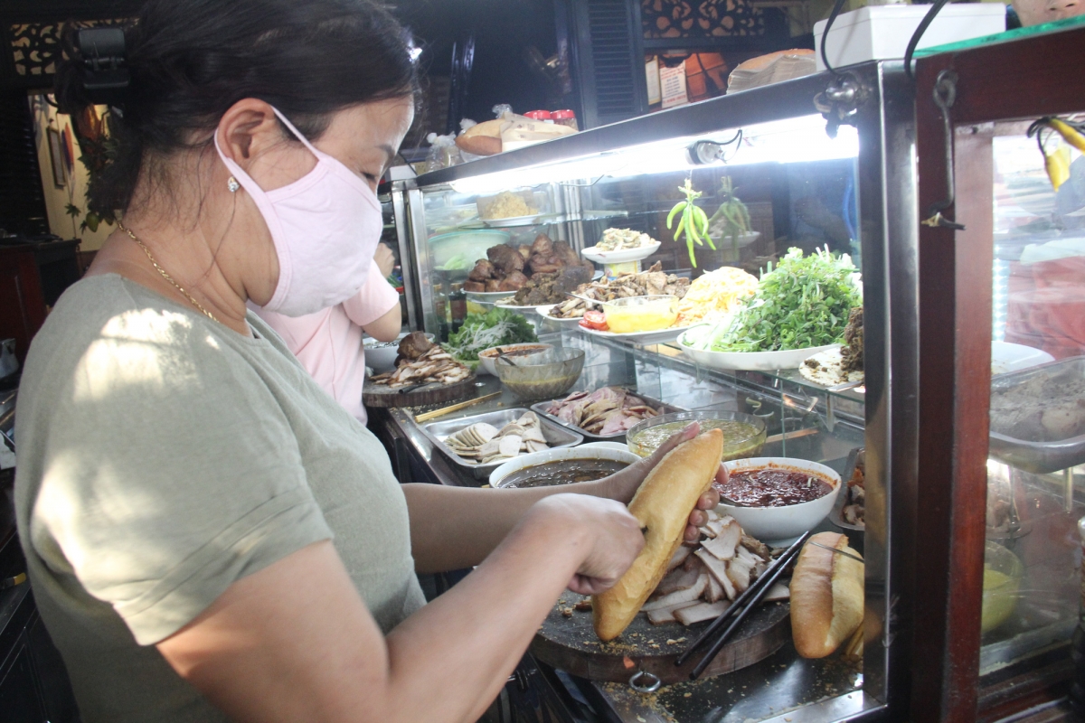 Bánh mỳ thương hiệu Phượng ở Hội An gây ngộ độc cho hơn 90 người