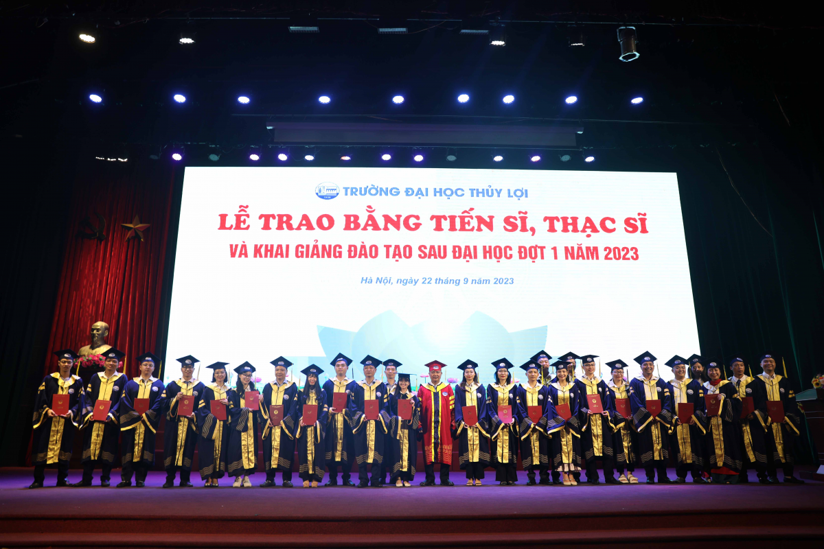 Các tân Thạc sĩ tại Lễ trao bằng