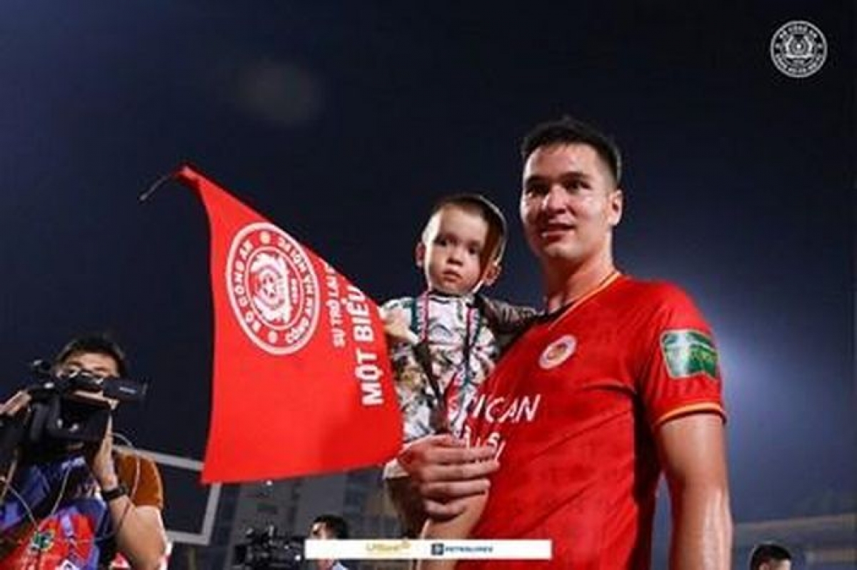 Filip Nguyễn giành chức vô địch V-League 2023 với CAHN - Ảnh: CLB CAHN