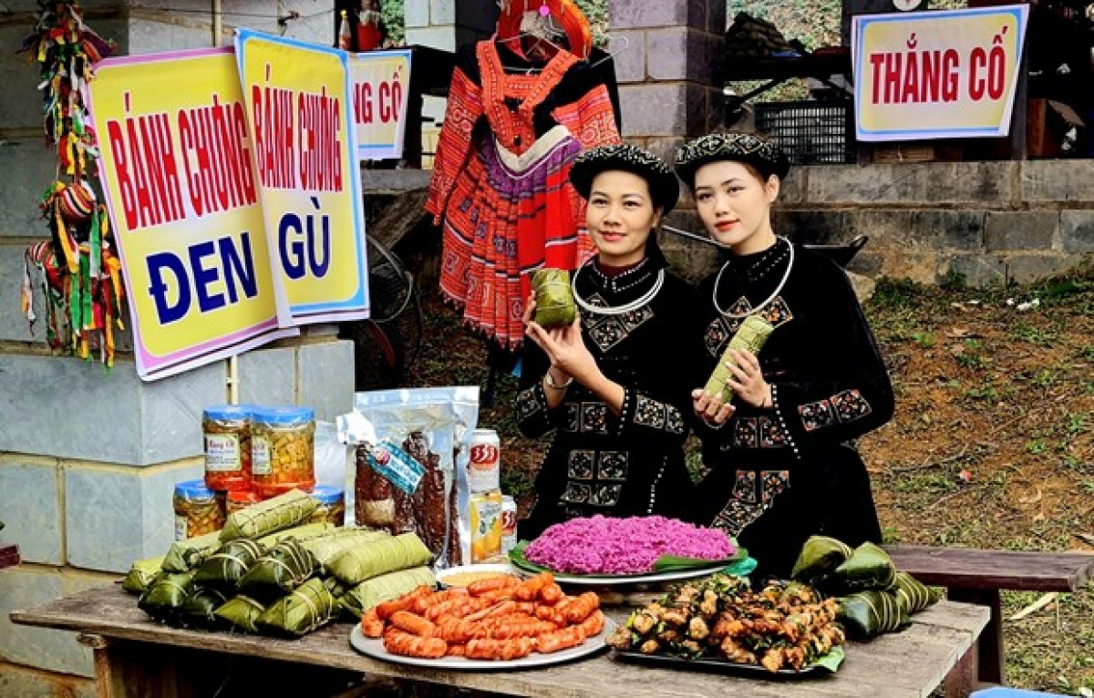 Nhiều món ăn truyền thống được chế biến khéo léo của người phụ nữ