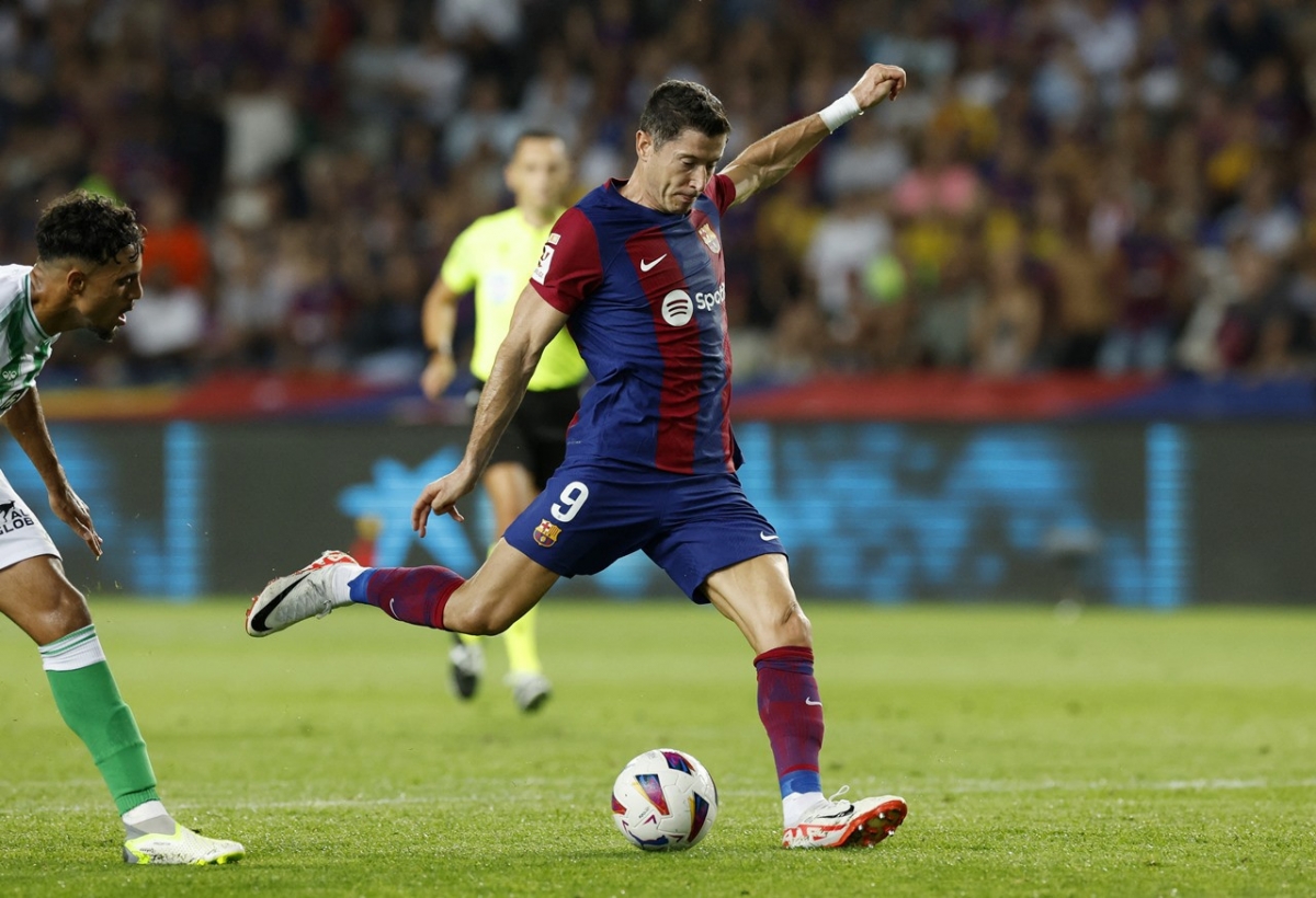Lewandowski nhân đôi cách biệt cho đội chủ nhà