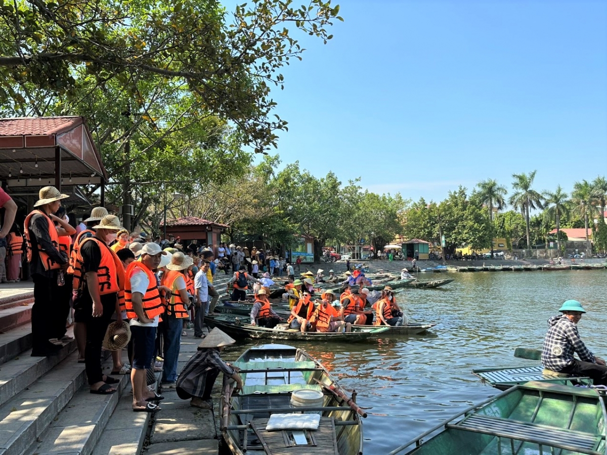 Nhiều du khách đã chọn Tam Cốc là điểm đến trong dịp nghỉ lễ Quốc khánh năm nay. Ảnh: Sở DL Ninh Bình