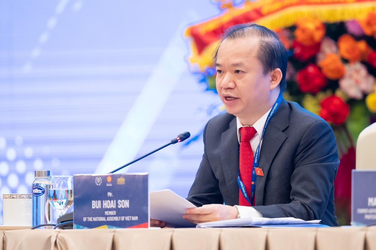 PGS. TS Bùi Hoài Sơn - Ủy viên Thường trực Ủy ban Văn hóa, Giáo dục của Quốc hội