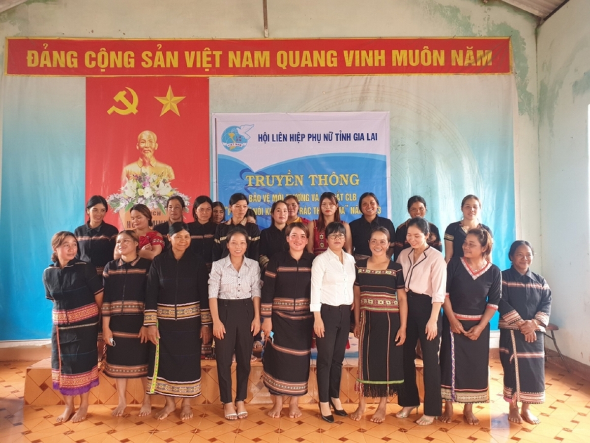 Hội Phụ nữ tỉnh Gia Lai trong một dịp ra mắt mô hình CLB về bảo vệ môi trường