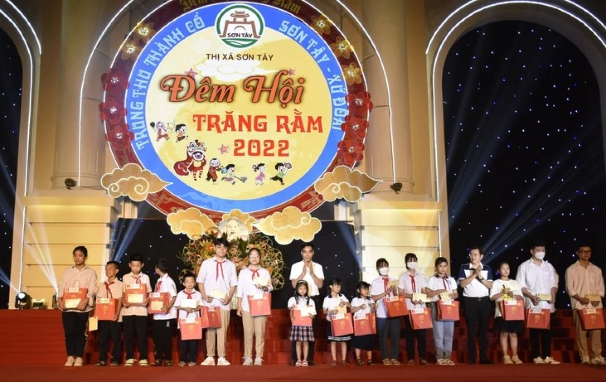 Tiếp nối thành công của chương trình Trung thu Thành cổ năm 2022, năm nay, UBND thị xã Sơn Tây sẽ tổ chức chương trình “Trung thu Thành cổ - Sơn Tây xứ Đoài” với nhiều chương trình văn hóa, nghệ thuật đặc sắc dành cho trẻ em.