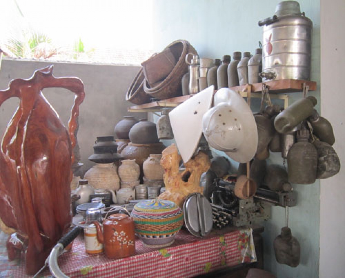 Một góc đồ cũ của ông Võ Văn Xuân