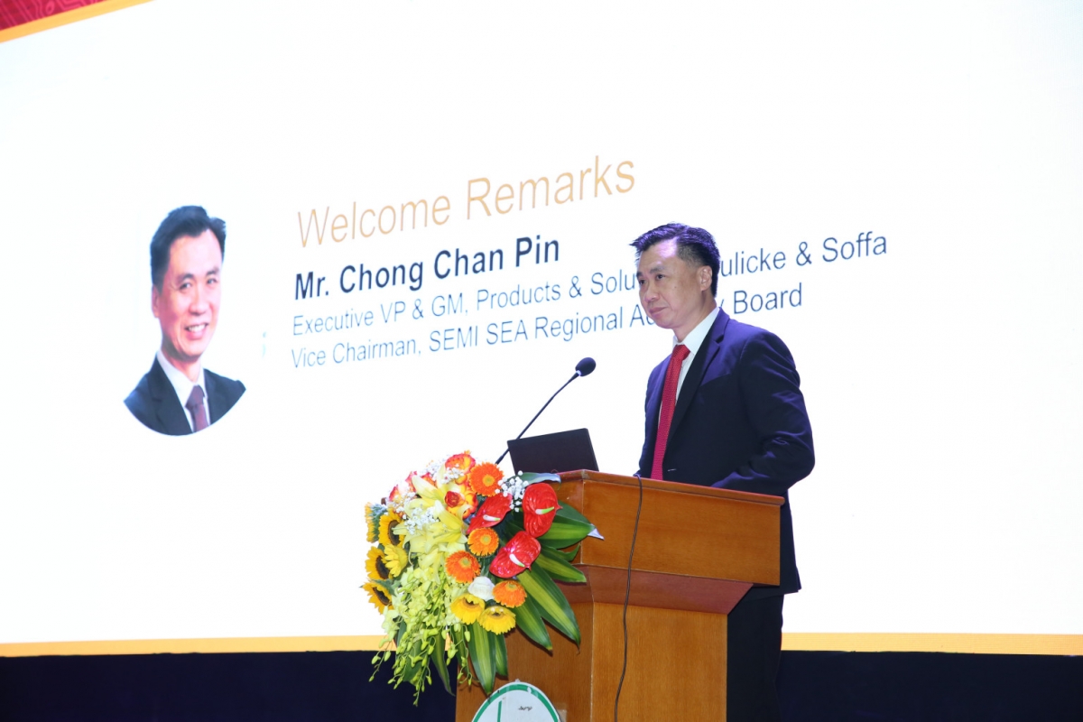 Ông Chong Chan Pin - Phó Chủ tịch Hiệp hội thiết bị và bán dẫn toàn cầu (SEMI) phát biểu tại Hội nghị