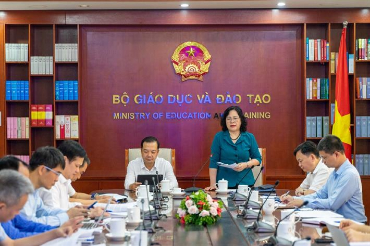Thứ trưởng Bộ GD-ĐT Ngô Thị Minh phát biểu tại buổi làm việc