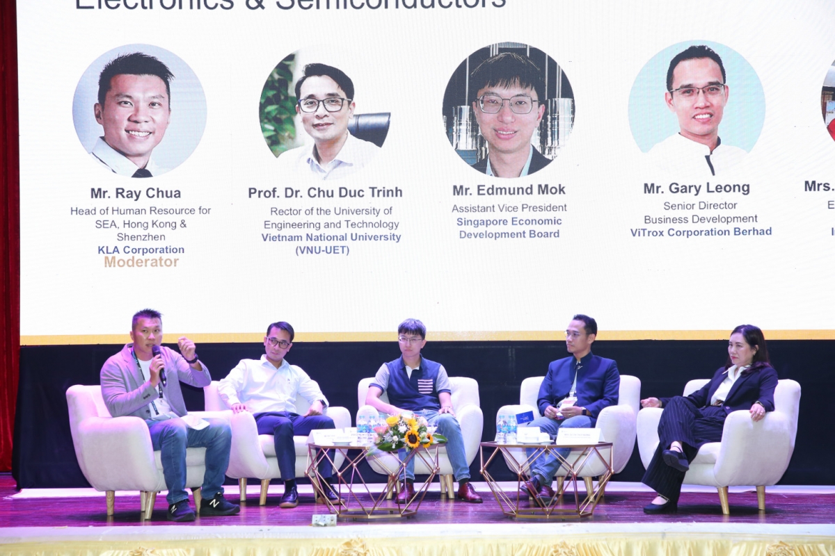 Cuộc tọa đàm với những ý kiến chia sẻ kinh nghiệm của các chuyên gia hàng đầu trong lĩnh vực bán dẫn