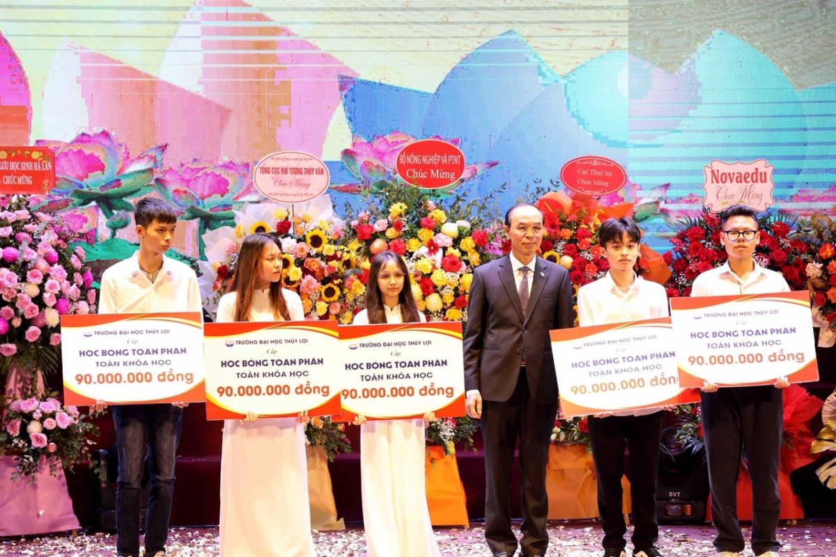 Những sinh viên xuất sắc được nhận học bổng toàn phần 
