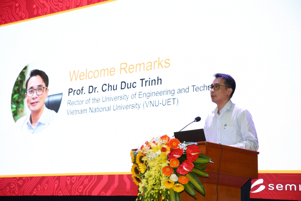 GS.TS Chử Đức Trình - Hiệu trưởng Trường Đại học Công nghệ (ĐHQGHN) phát biểu tại Hội nghị