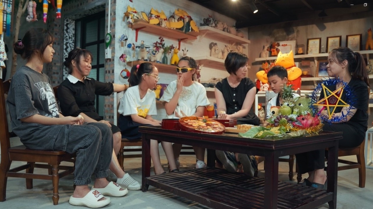 Cùng nhau thưởng thức thành quả (Ảnh cắt từ clip)