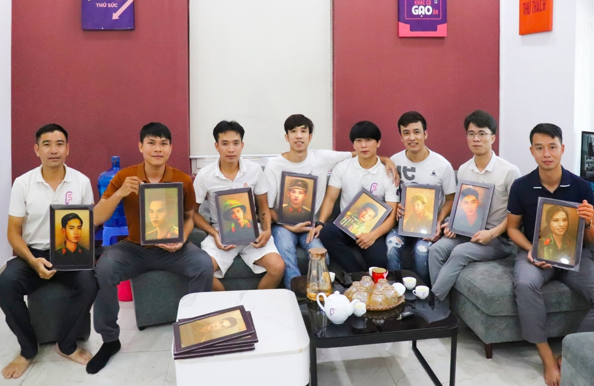 Nhóm Team Lee đã phục dựng hàng trăm bức ảnh, mang lại niềm hạnh phúc, an ủi cho biết bao gia đình, thân nhân Liệt sĩ khắp cả nước (Ảnh NVCC)