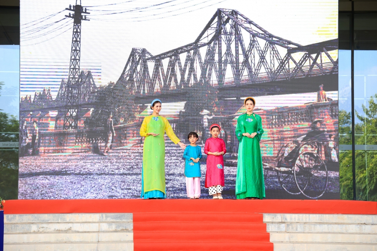 Chương trình mong muốn truyền tải tinh thần thời đại và tình yêu với tà áo dài trong cộng đồng