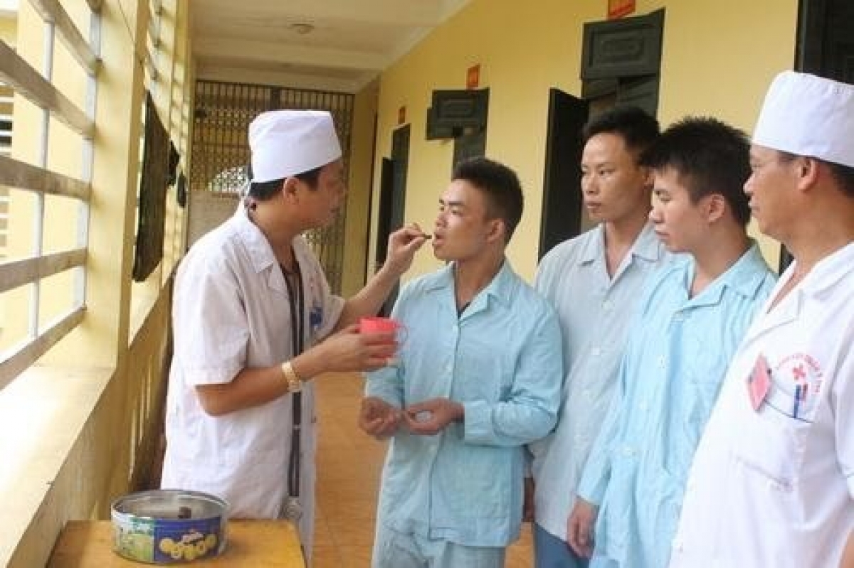 Không chỉ giỏi chuyên môn các y bác sĩ điều trị bệnh nhân tâm thần
còn phải là một nhà tâm lý tài ba (Ảnh KT)