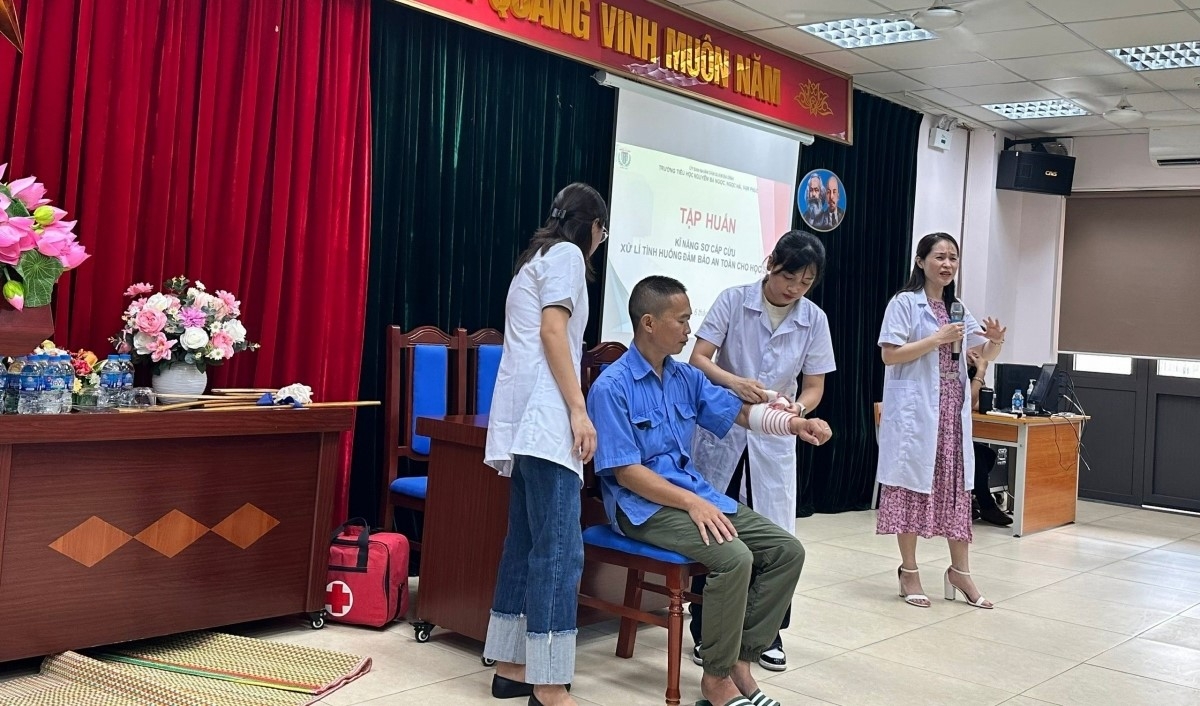 Thực hành băng bó vết thương