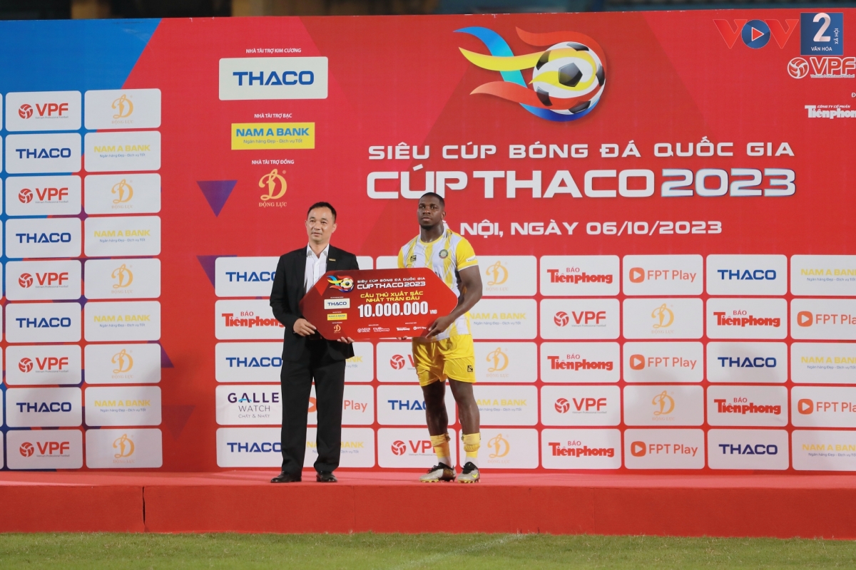 Với cú đúp chỉ trong vòng hơn 1 phút, Rimario được bầu chọn là cầu thủ xuất sắc nhất trận