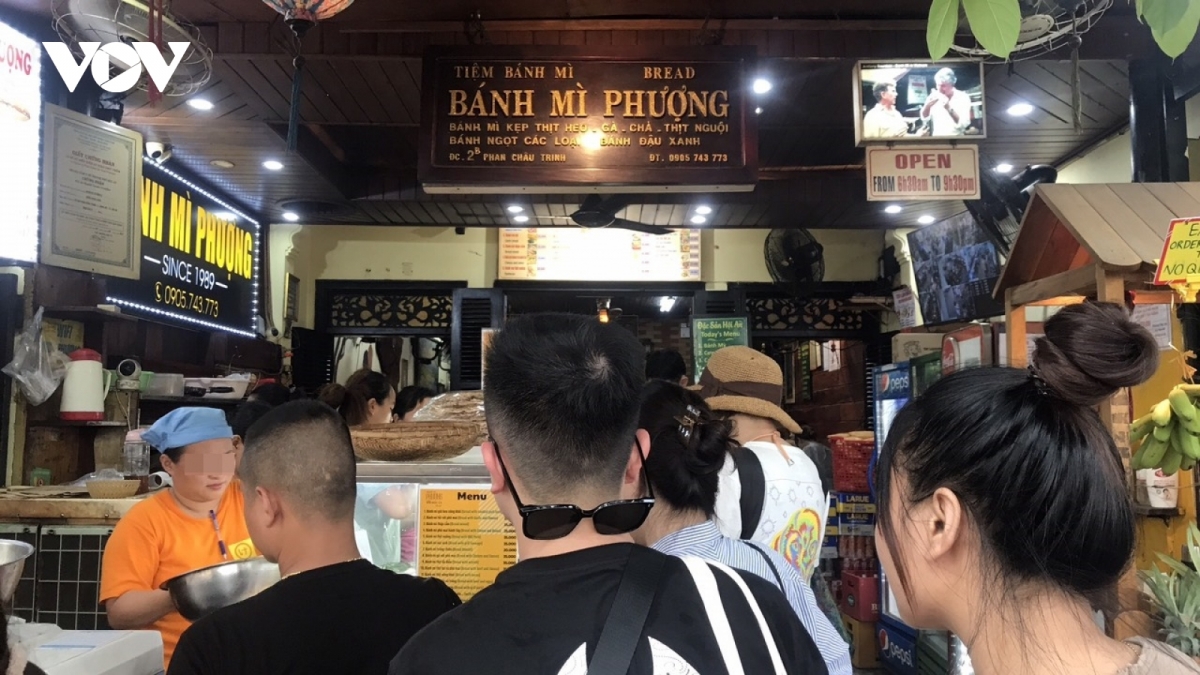 Vụ ngộ độc bánh mì Phượng ở Hội An gây lo lắng cho không ít du khách