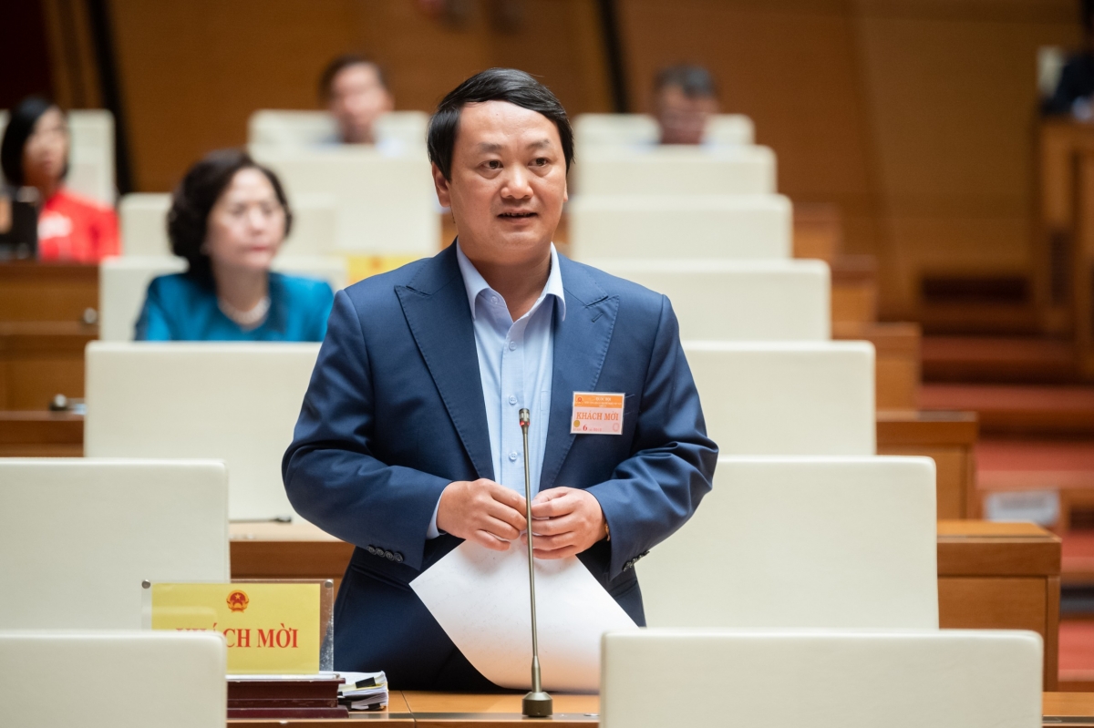 Bộ trưởng, Chủ nhiệm Ủy ban Dân tộc Hầu A Lềnh giải trình, làm rõ một số nội dung đại biểu Quốc hội nêu về các chương trình mục tiêu quốc gia tại phiên thảo luận chiều 30/10