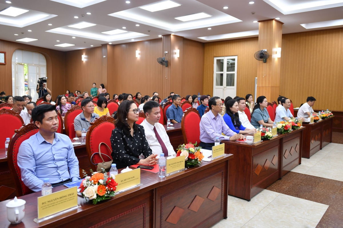 Các đại biểu tham dự Lễ Phát động cuộc thi viết "Những kỷ niệm sâu sắc về thầy cô và mái trường”