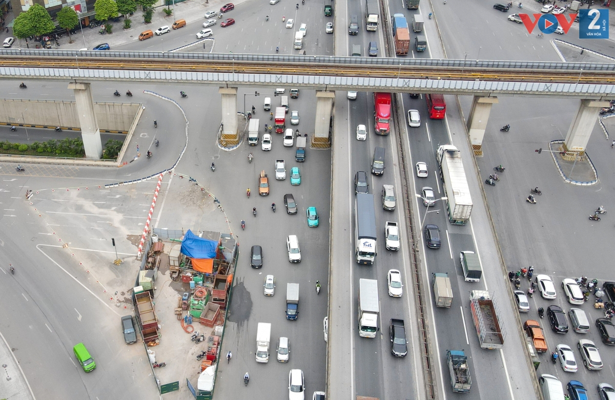 Liệu có cánh nào di dời các lô cốt này, trả lại “đường thông, hè thoáng”?