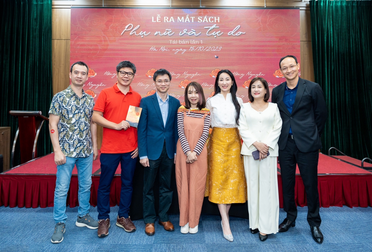 Theo tác giả cuốn "Phụ nữ và tự do", dù ở độ tuổi nào, nếu có kiến thức thì chắc chắn sẽ đạt được sự tự do trong cuộc sống