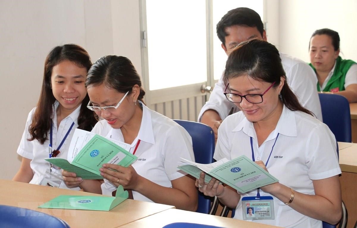 Người lao động phấn khởi khi được đóng BHXH đầy đủ