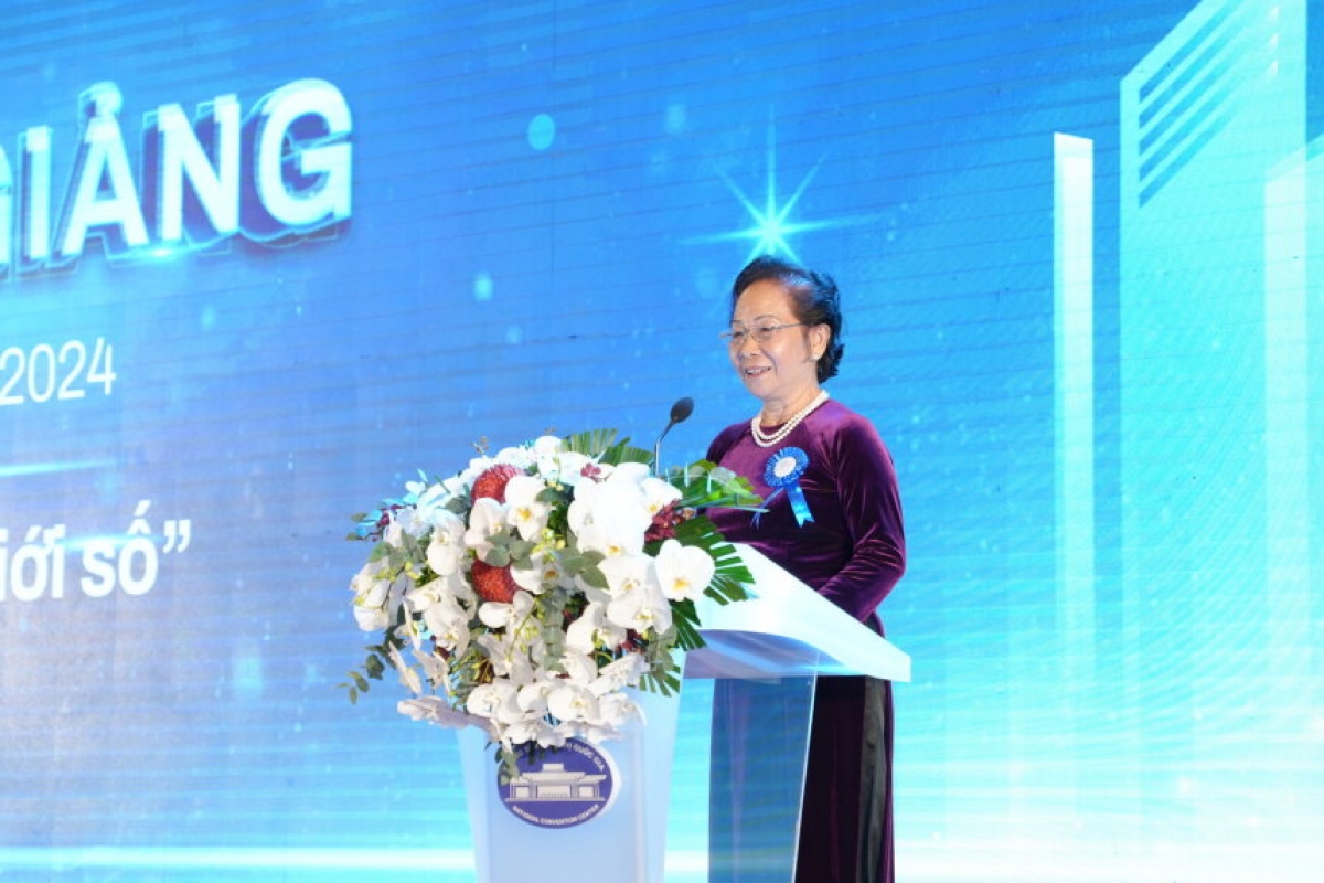 GS.TS Nguyễn Thị Doan – Chủ tịch Hội Khuyến học Việt Nam, nguyên Phó Chủ tịch nước, Chủ tịch danh dự Hội đồng Trường phát biểu tại sự kiện 