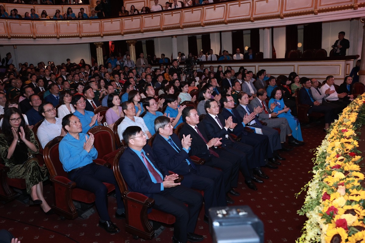 Các đại biểu tham dự buổi lễ
