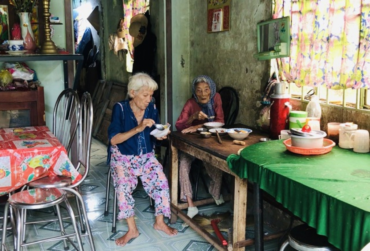 Hai mẹ con chỉ biết nương tựa nhau