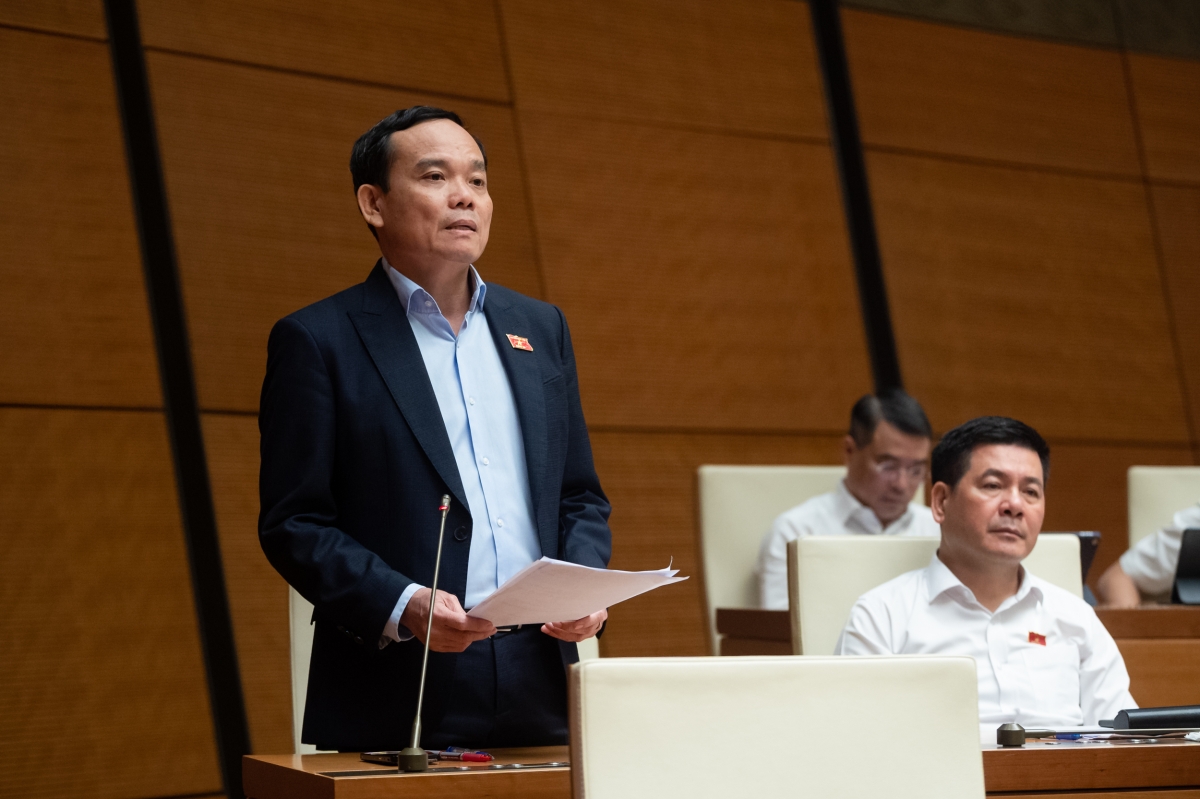 Phó Thủ tướng Trần Lưu Quang cho biết, tới đây, Chính phủ sẽ trình thí điểm mỗi tỉnh lựa chọn một địa phương cấp huyện để thí điểm trộn 3 Chương trình mục tiêu quốc gia về nguồn vốn, nếu nguồn vốn sự nghiệp dùng không hết thì có thể chuyển thành nguồn vốn đầu tư phát triển. Đây là giải pháp tháo gỡ nút thắt lớn trong triển khai các chương trình mục tiêu quốc gia.