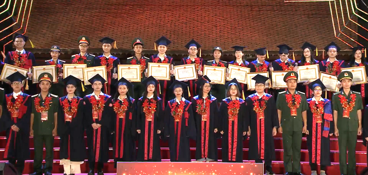 Các Thủ khoa xuất sắc tại Lễ tuyên dương ở Văn Miếu - Quốc Tử Giám