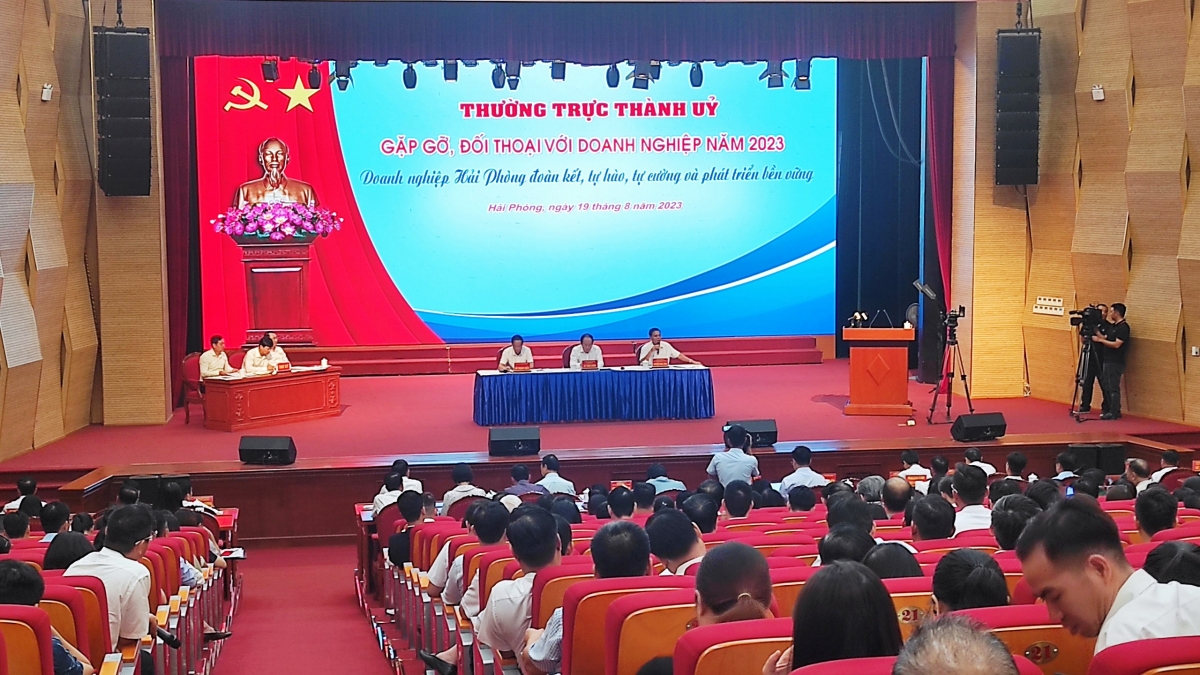 Thường trực Thành ủy Hải Phòng tổ chức hội nghị gặp gỡ, đối thoại doanh nghiệp với chủ đề “Doanh nghiệp Hải Phòng đoàn kết, tự hào, tự cường và phát triển bền vững”
