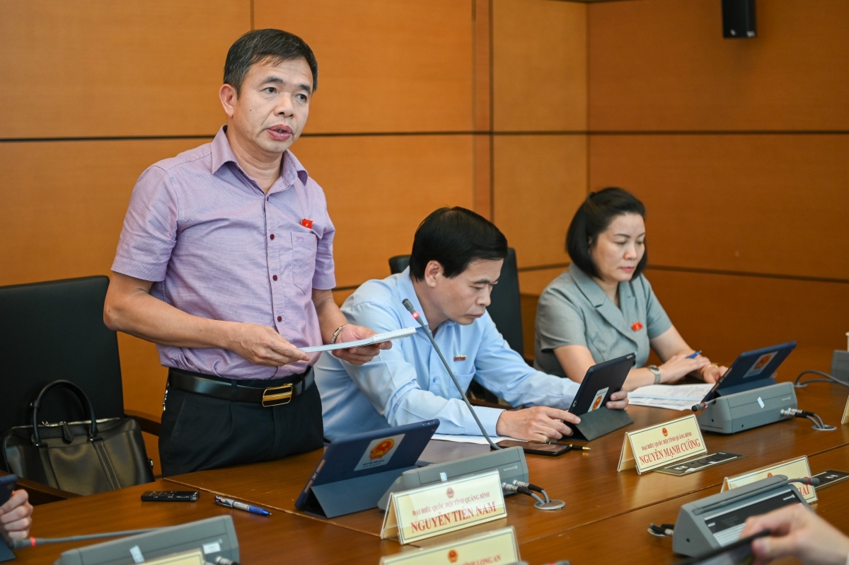 Đại biểu Nguyễn Tiến Nam, đoàn đại biểu Quốc hội tỉnh Quảng Bình