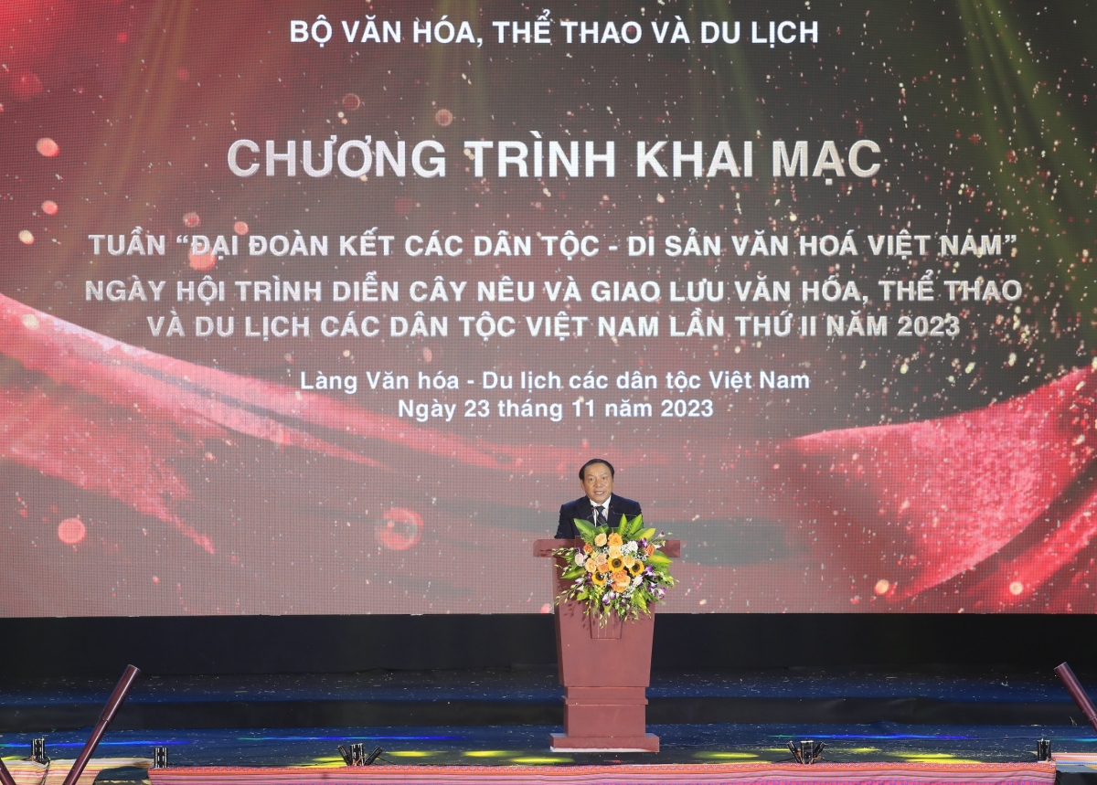 Bộ trưởng Bộ VHTT&DL Nguyễn Văn Hùng phát biểu tại lễ khai mạc tối 23/11/2023. Ảnh: Phạm Minh
