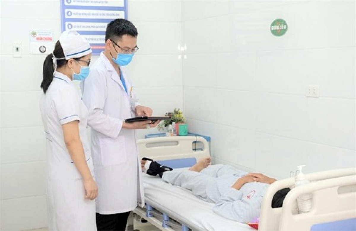 Thông qua sổ sức khỏe điện tử, bác sĩ có thể nắm được toàn bộ quá trình điều trị bệnh của người dân