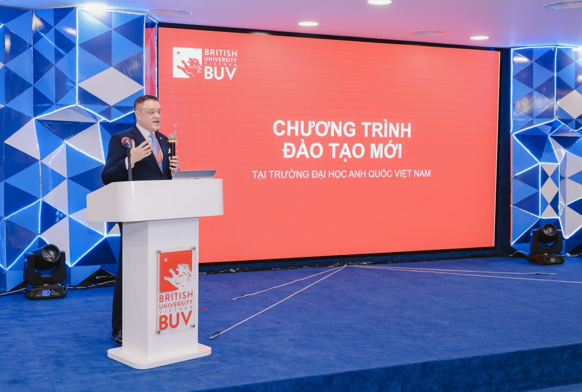 PGS.TS Jason - Giám đốc phụ trách đào tạo BUV